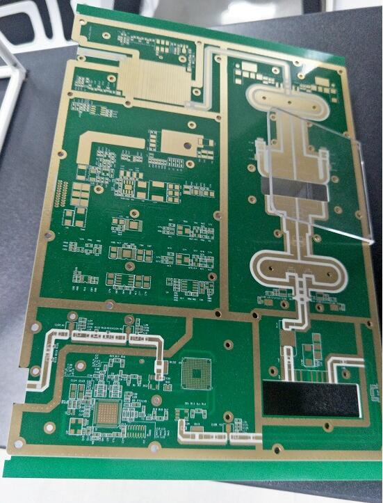Finished project display-RF Mixed laminate PCB project with Rogers RO4350B + FR4 different dielectric